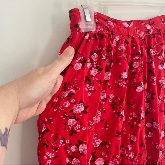 Old Navy Floral Rayon Midi Skirt Pockets Red Pink Size SP - Picture 2 of 10